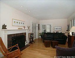 2nd image of 12 Woodbury St