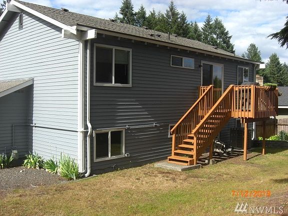 3rd image of 626 NE Conifer Dr