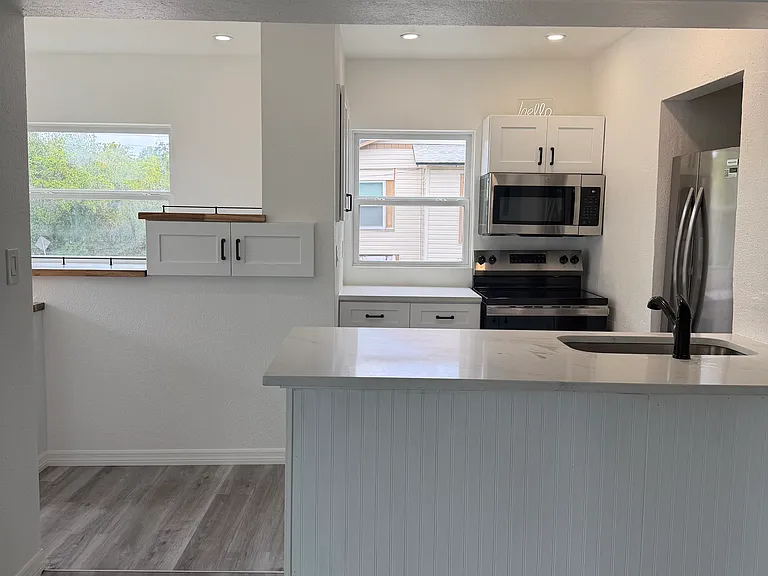 2230 E Harbor Dr S — Photo 4