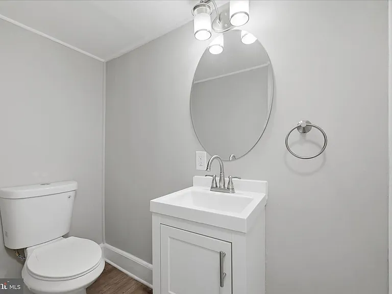 155 Royal Ave — Photo 8
