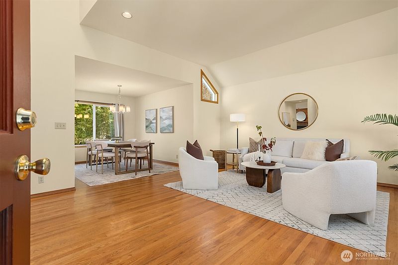 3rd image of 534 Azalea Avenue NE