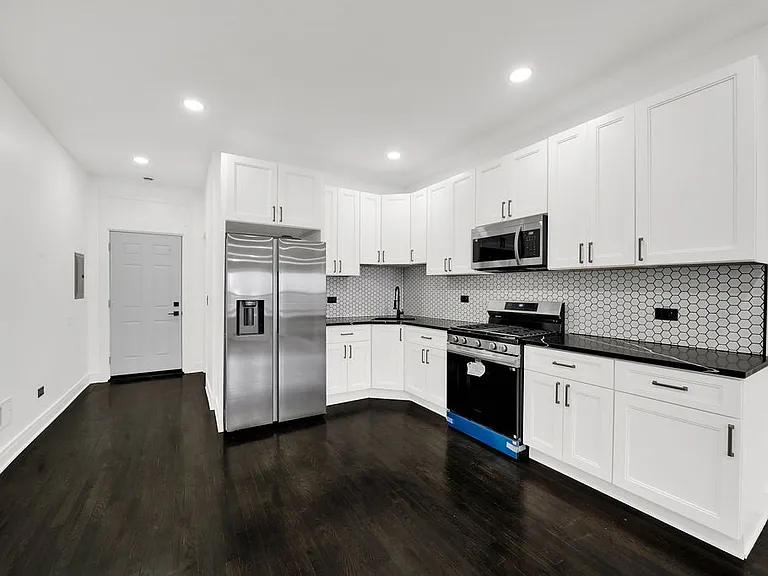6607 S Oakley Ave #1 — Photo 3