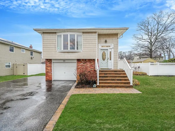151 Sotzen Avenue, Holbrook, NY 11741