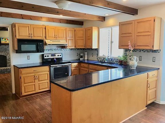 4th image of 3843 E Norwalk Dr SE
