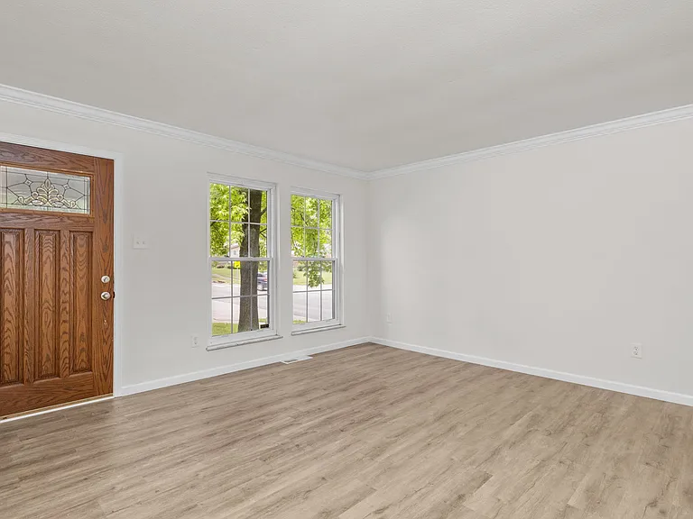 1392 Langholm Dr — Photo 3