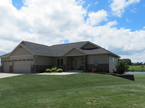 400 Bedford Ct, Clear Lake, IA 50428