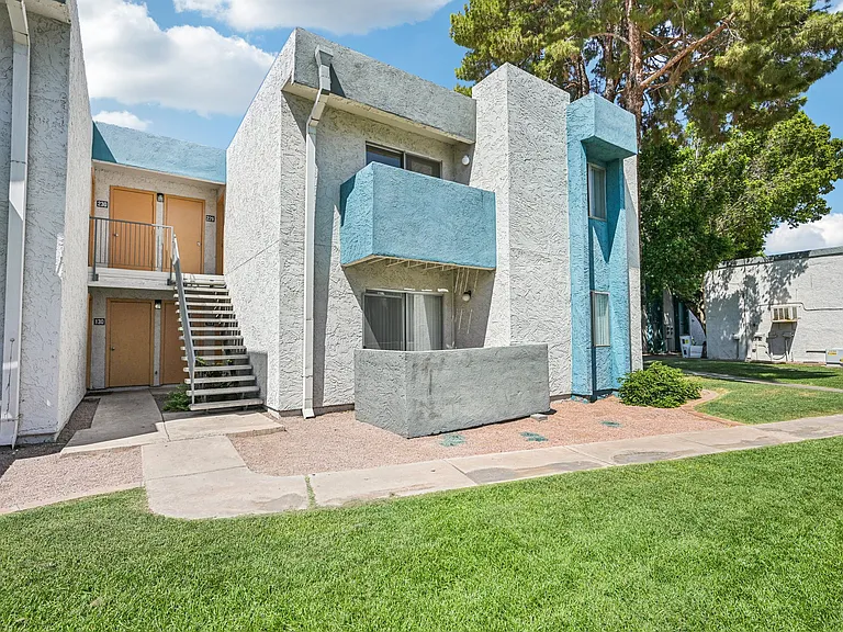 Sycamore Square Apartments — Photo 7