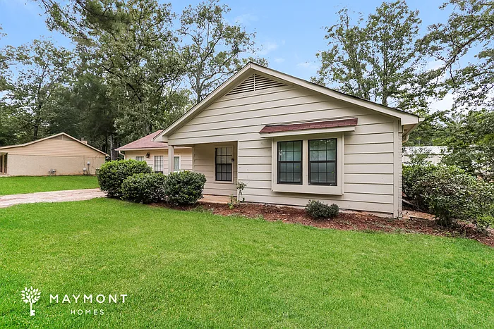 415 Shenandoah Rd N — Photo 1