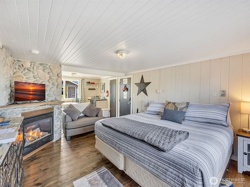 5th image of 105 Ocean Beach Boulevard #4