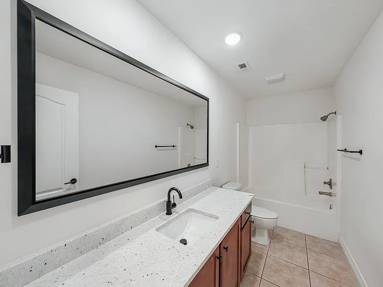 904 W Dixson St — Photo 22