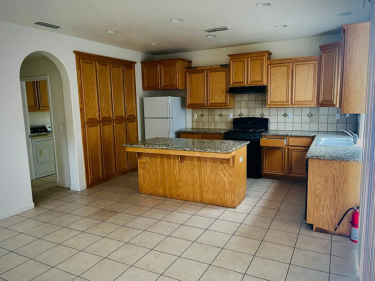 4221 Lasalle Dr — Photo 10