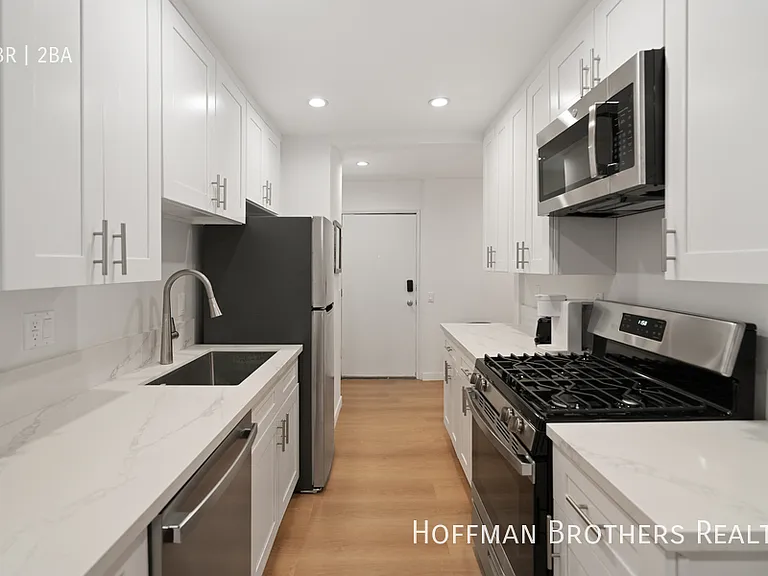 7441 Hazeltine Ave #104 — Photo 2