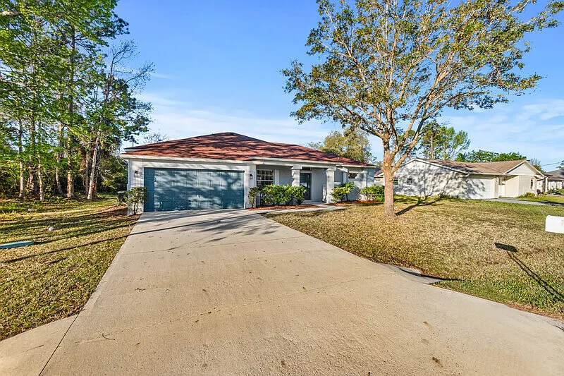 3 bed, 2.0 bath, 3156 sqft, $2,100 — Photo 2