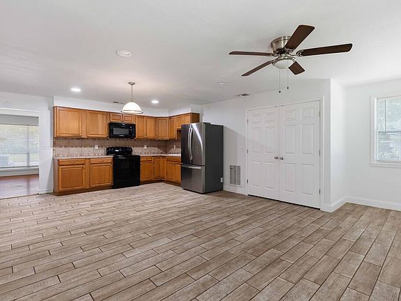 5th image of 2246 Lois Ave