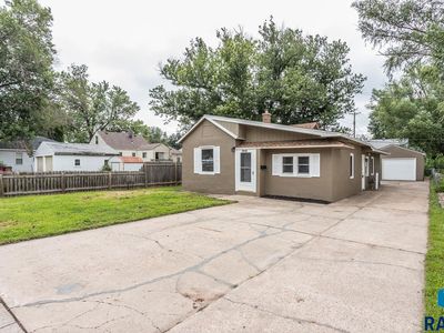2910 S Summit Ave, Sioux Falls, SD, 57105