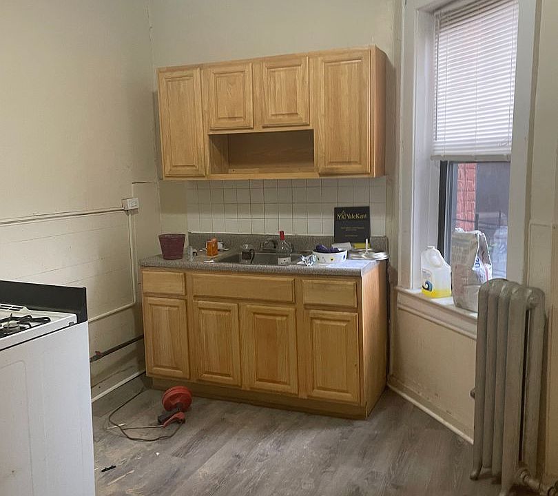 1st image of 106 Lincoln Pl APT 12