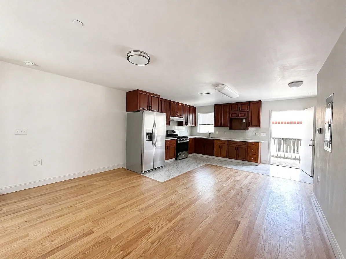 4 bed, 1400 sqft, $4,195 — Photo 4