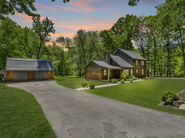 40 Maple Ave, Hampstead, NH 03841