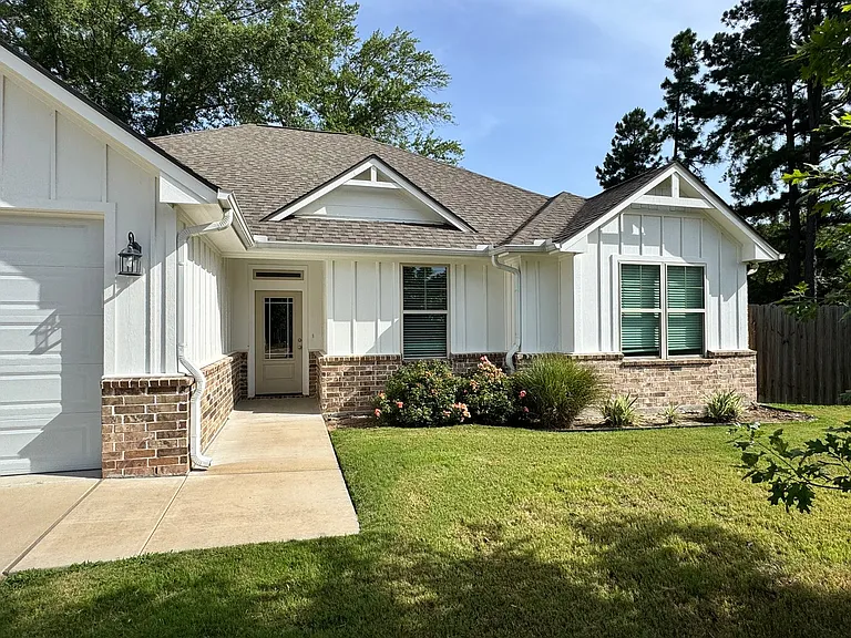 3704-3784 Cottage Park Cir — Photo 2
