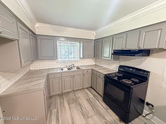 5th image of 939 Pine Lake Dr