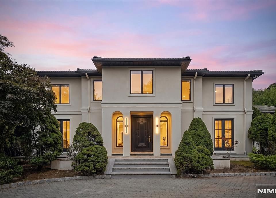1st image of 471 Homans Avenue