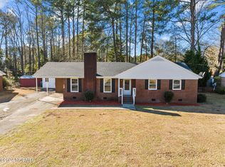 203 Oak Dr, Washington, NC 27889
