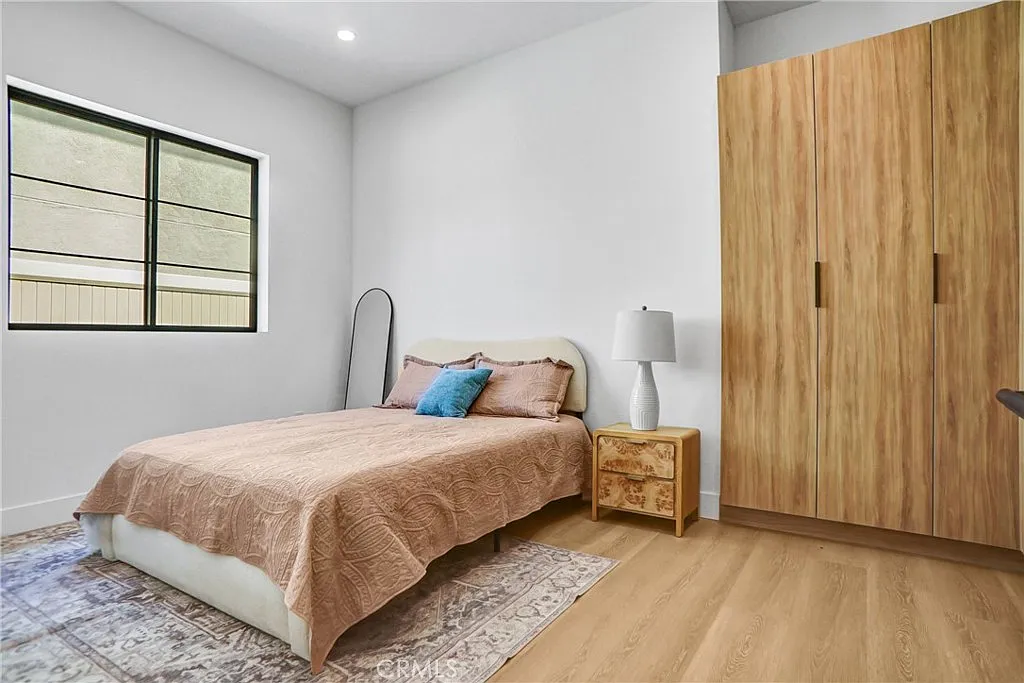 2 bed, 850 sqft, $3,495 — Photo 3