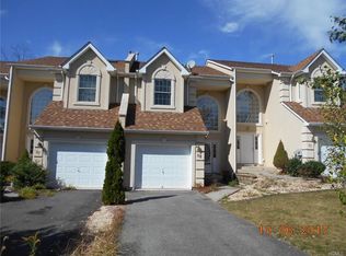 39 Oak Hill Rd, Middletown, NY 10941