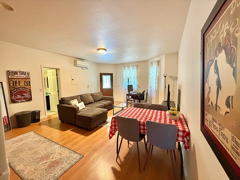 1114 Villa St #4 — Photo 3