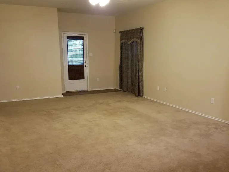 814 Rivera Way — Photo 5