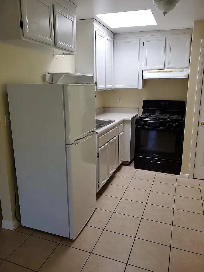1724 Hampton Ct — Photo 2