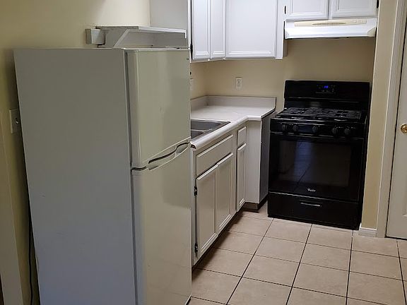 2nd image of 1724 Hampton Ct