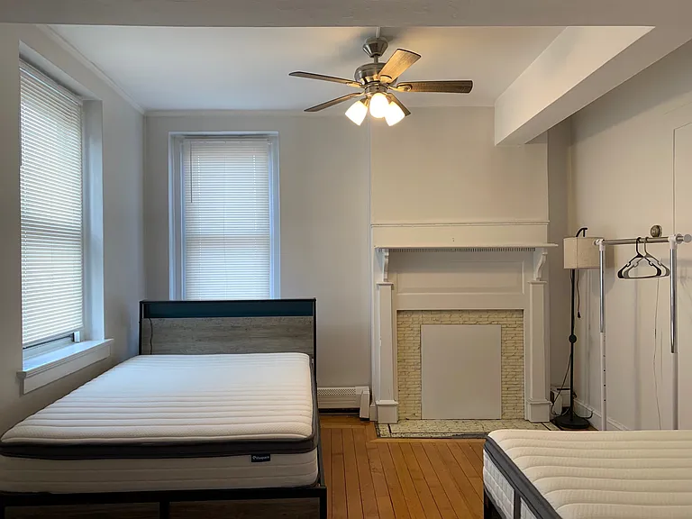 374 Thames St — Photo 10
