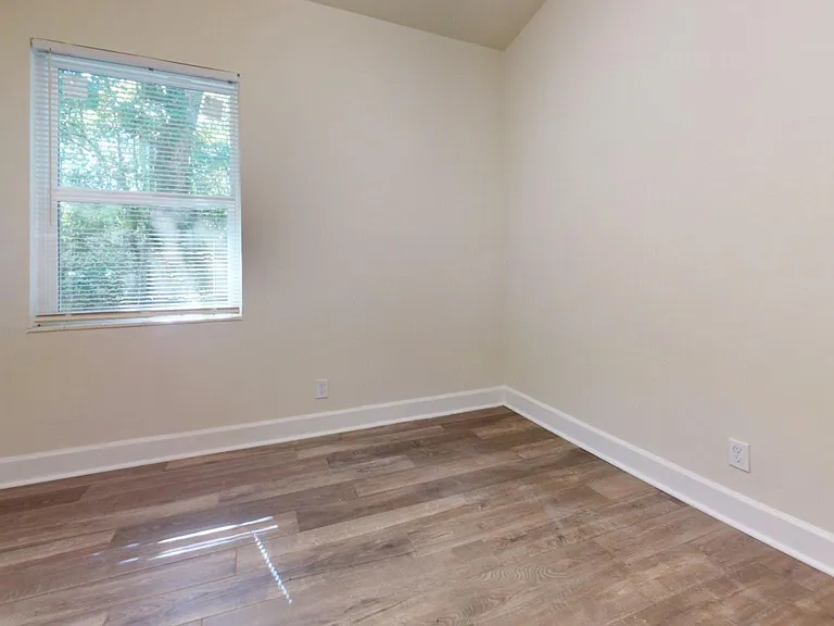 1694 Sharkey St — Photo 7