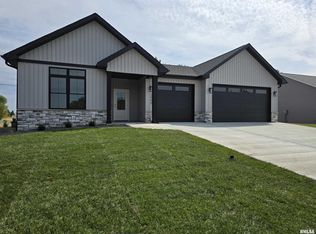 2900 Happy Landing Dr, Springfield, IL 62711