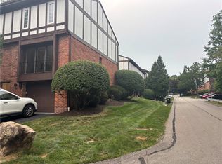 227 Queensberry Ct, Pittsburgh, PA 15237