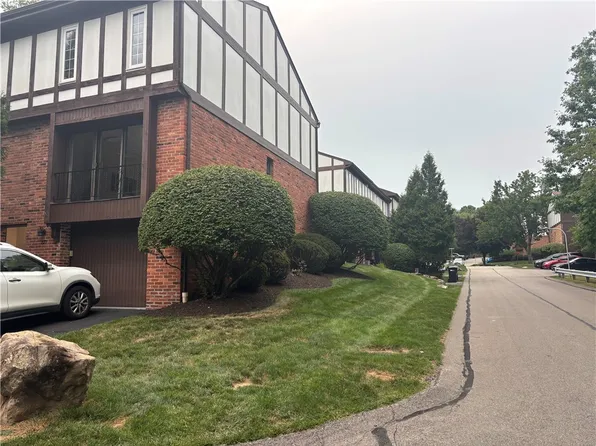 227 Queensberry Ct, Pittsburgh, PA 15237