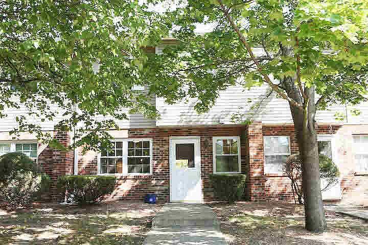 1st image of 104 Briarwood Ct #104