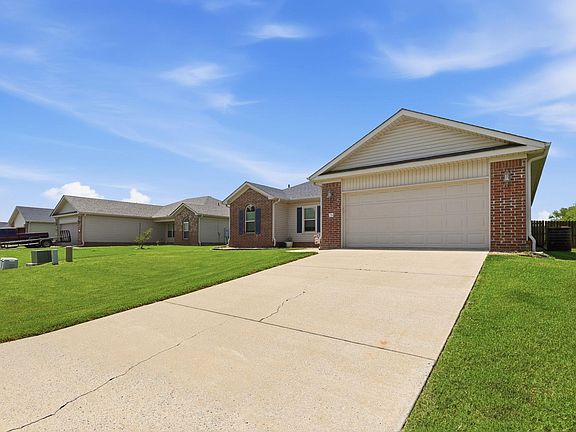 5th image of 26 Lakeside Dr