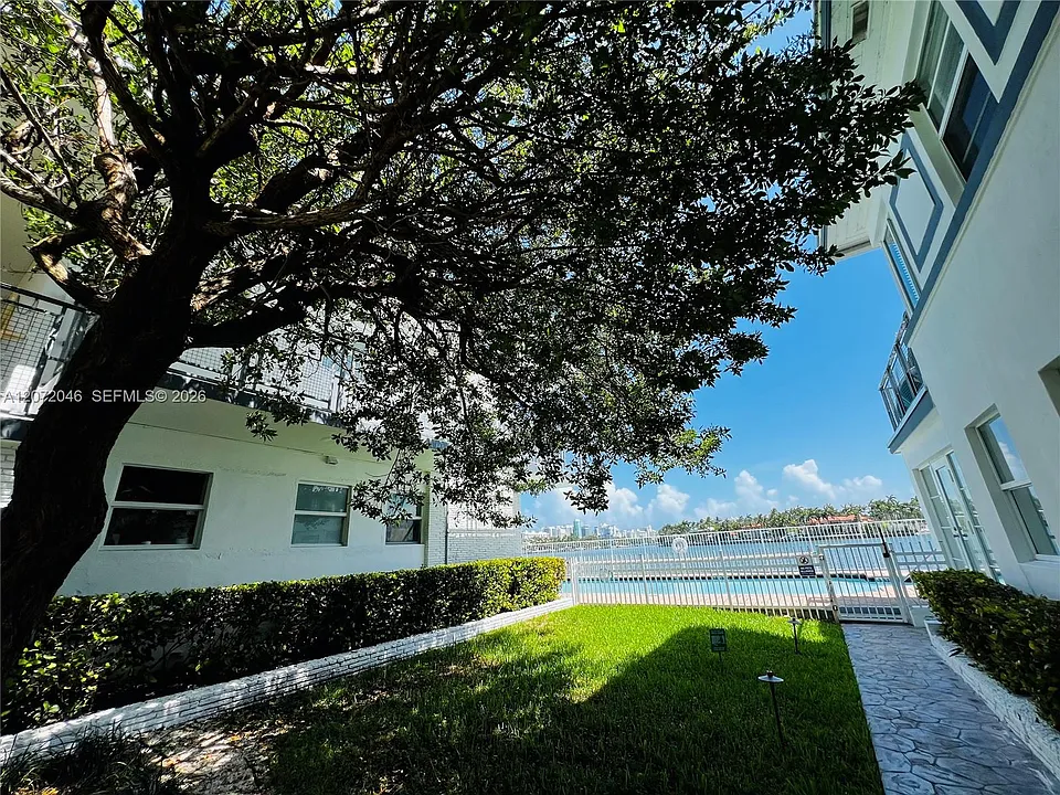 950 Bay Dr #6