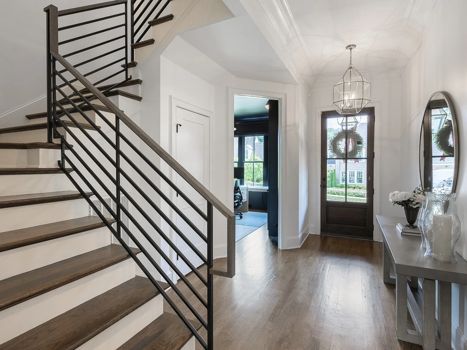5 bed, 5.5 bath, 4085 sqft, $9,500 — Photo 3