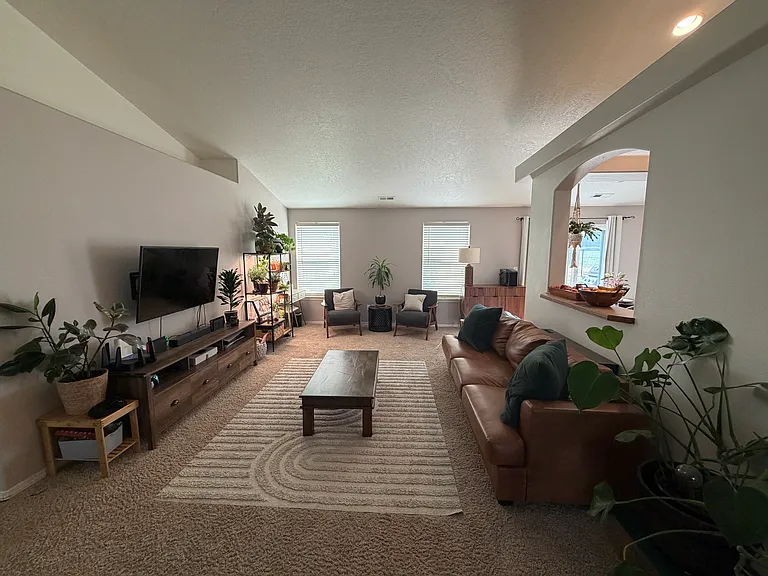 823 S Rees St — Photo 2