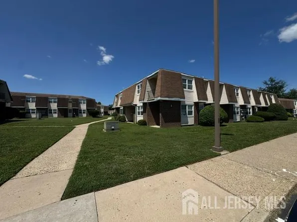 21 Florence Tollgate Pl, Florence, NJ 08518