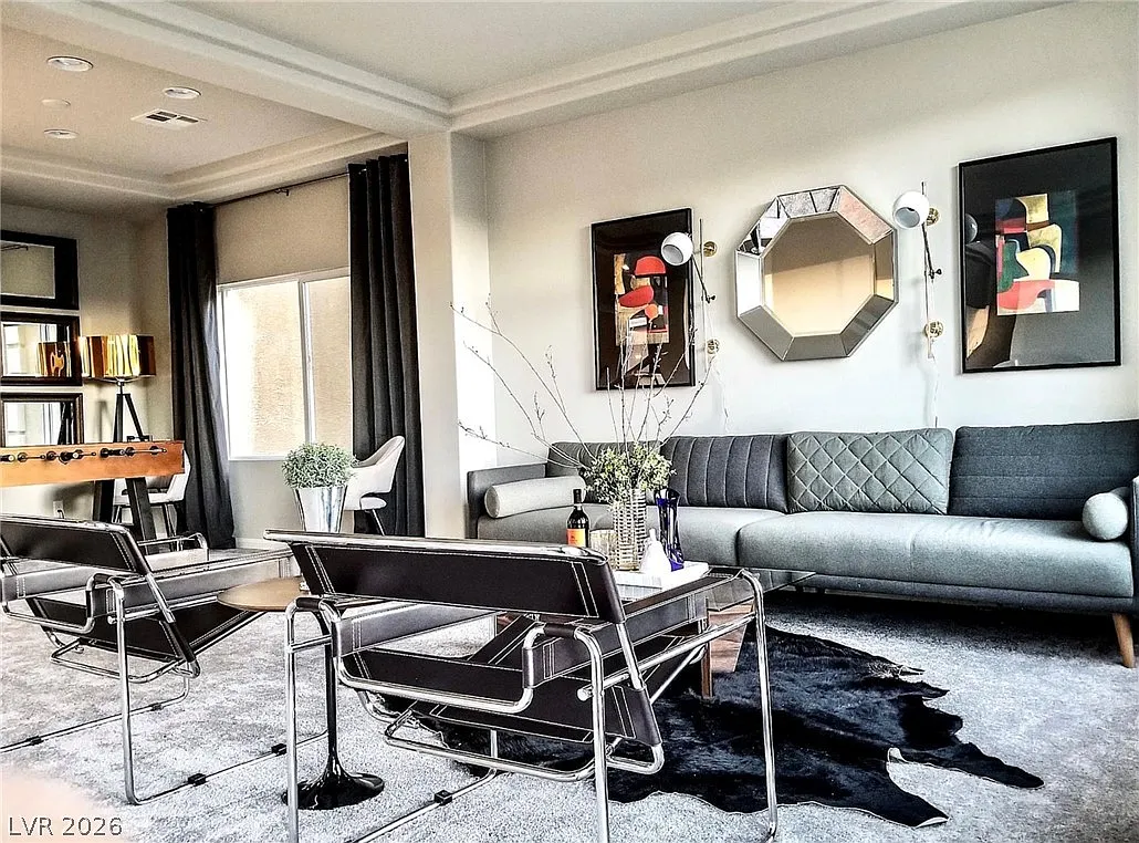 5 bed, 3.5 bath, 3005 sqft, $2,850 — Photo 2