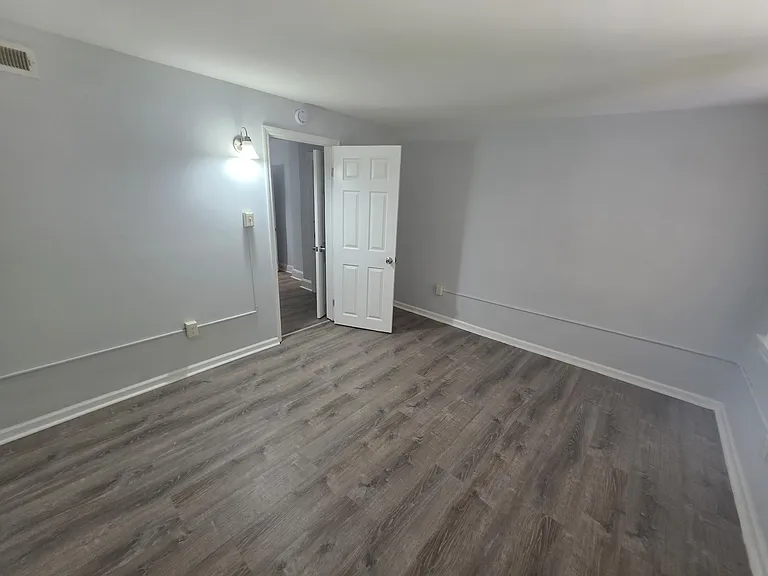 714 Roebling Ave — Photo 7