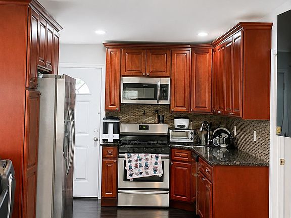 4th image of 1013 Merriam Road