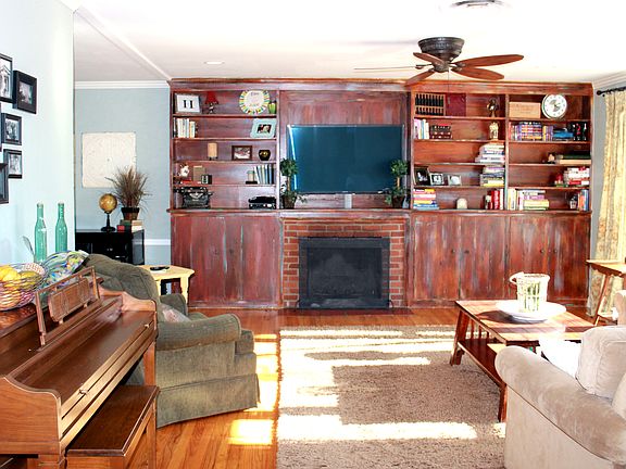 Spacious, bright living room