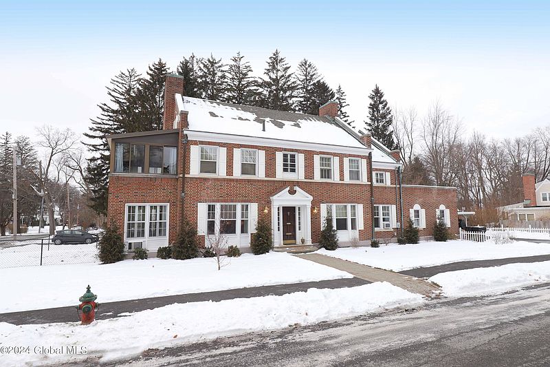 2nd image of 71 Pinewoods Avenue