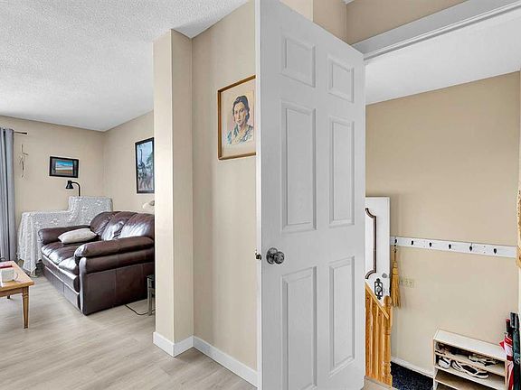 4th image of 116 N Huntwick Way NE