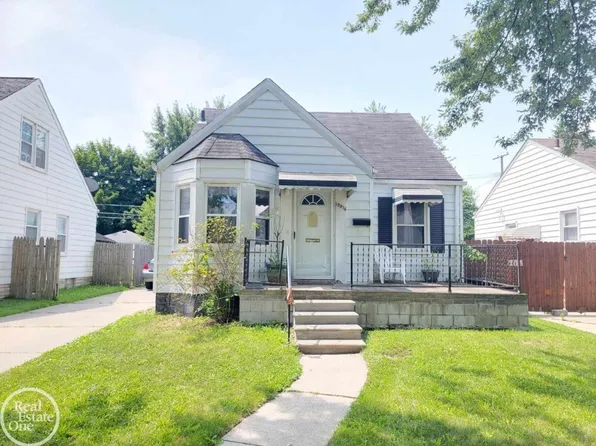 19976 Kenosha St, Harper Woods, MI 48225